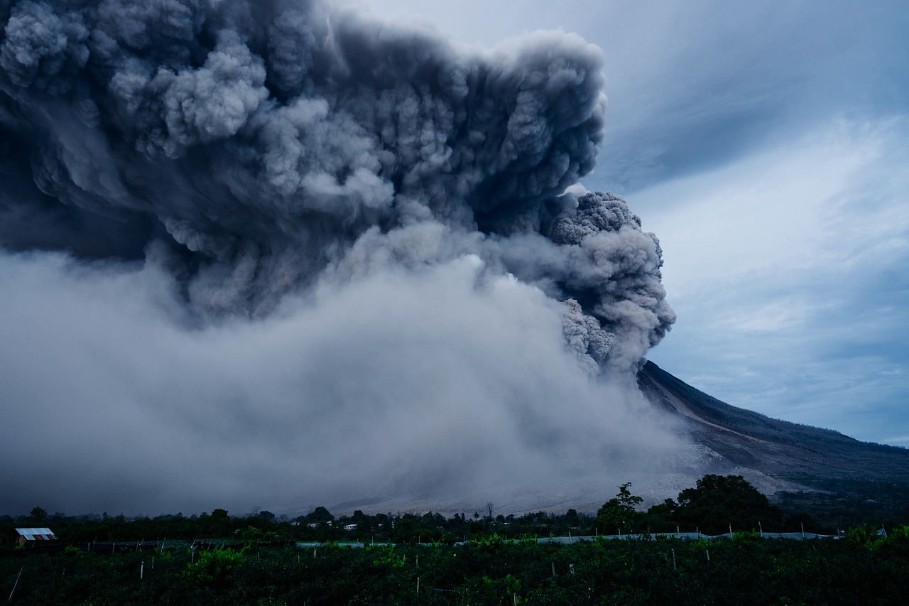 富士山火山喷发最新动态，影响及应对策略揭秘